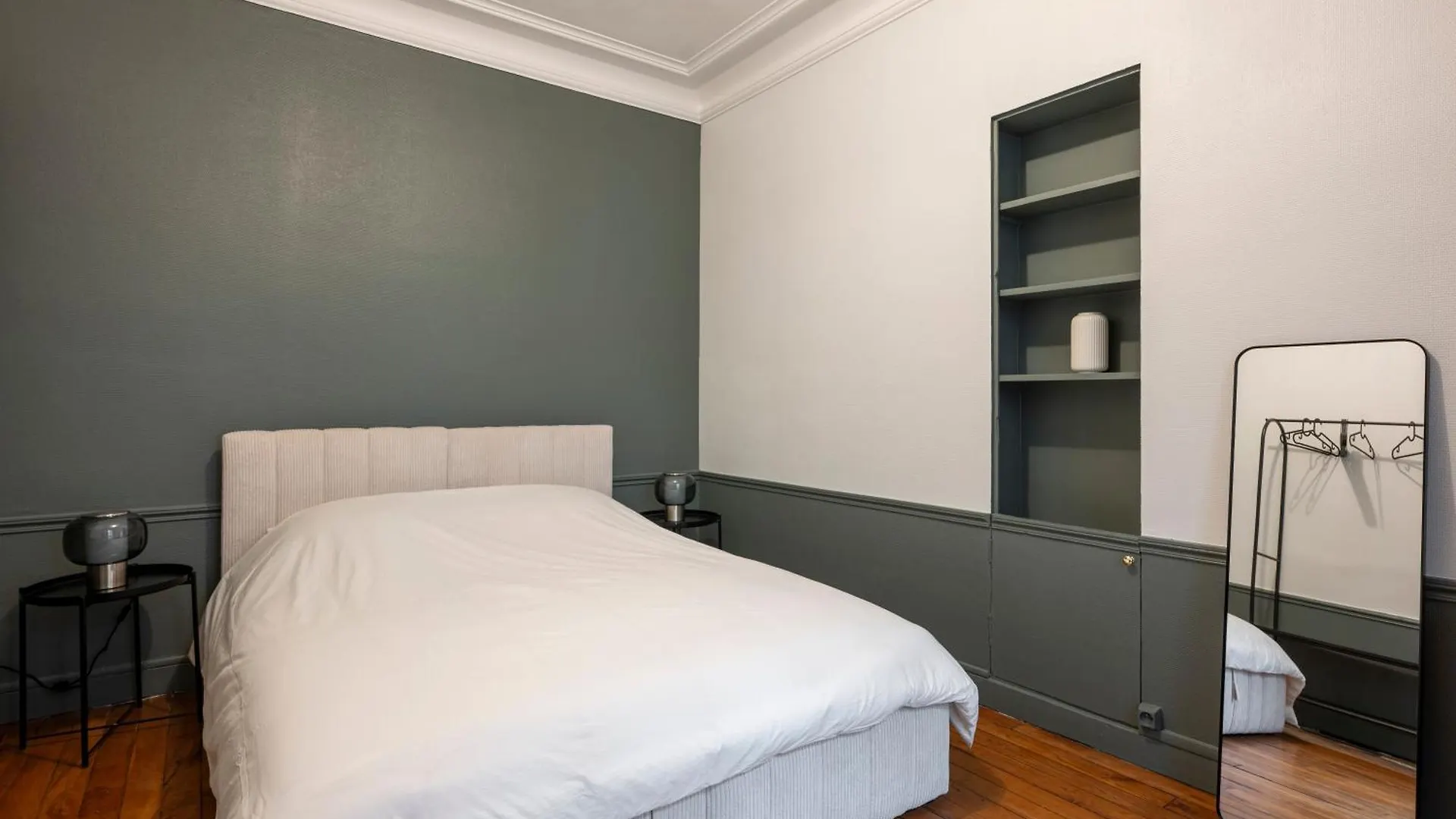 2 Bdr Apt Saint Lazare Galeries Lafayette Paris 8
