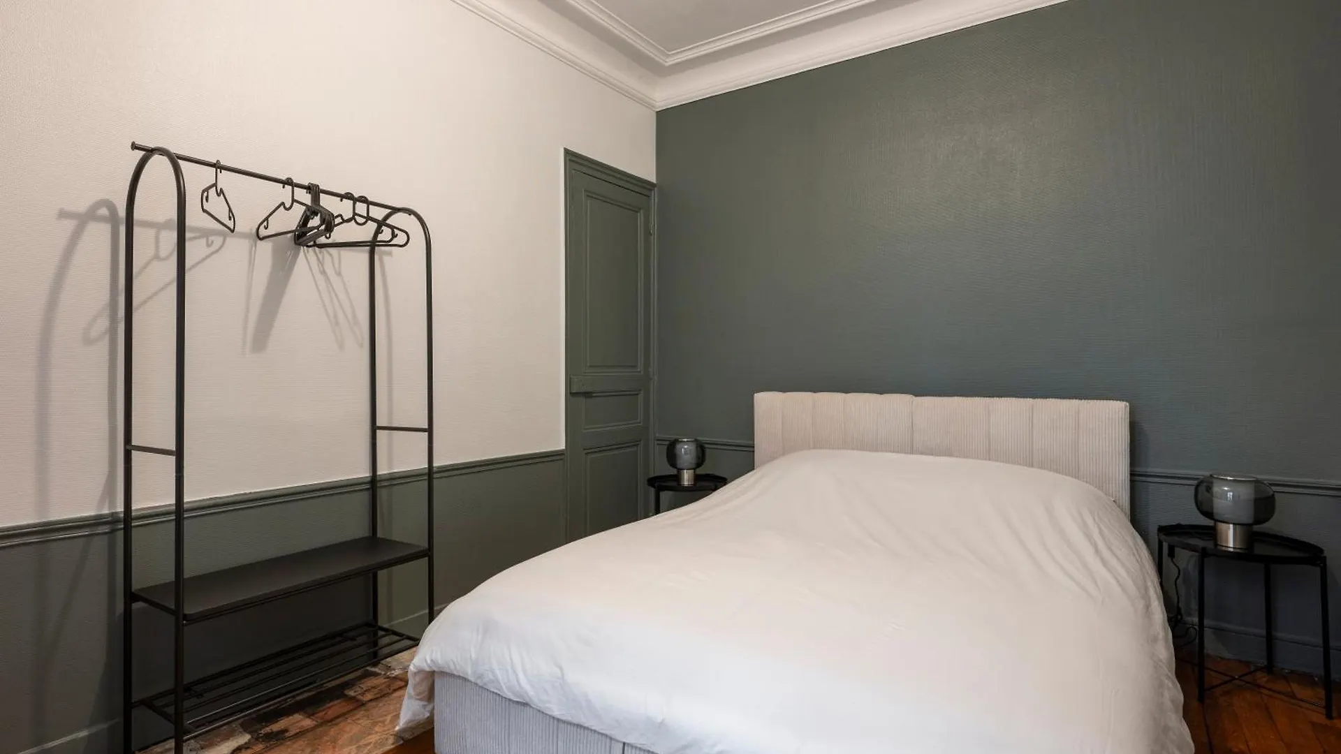 2 Bdr Apt Saint Lazare Galeries Lafayette Paris 8 Apartment